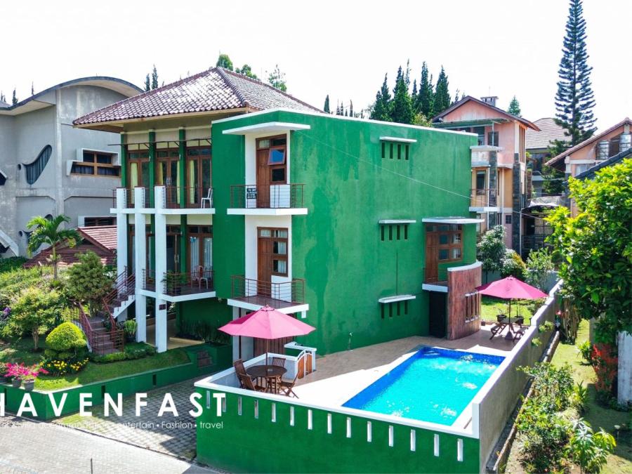 Villa Istana Bunga The House of Green Villa